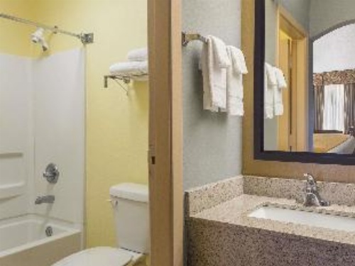 Baymont by Wyndham Mobile/Tillmans Corner image 13